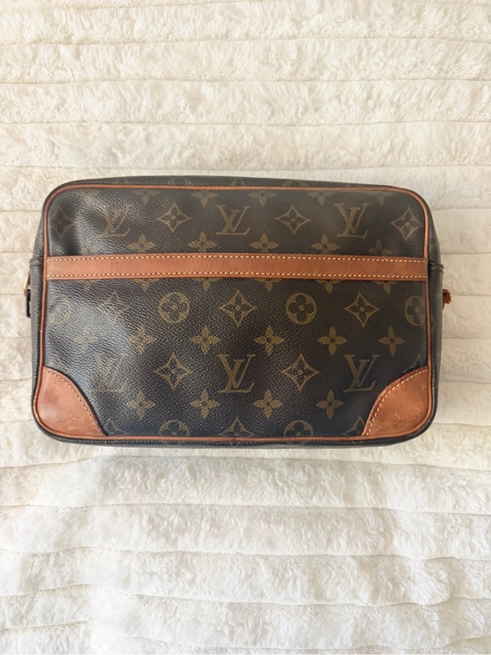 Louis Vuitton Handbags - Louis Vuitton Brown Monogram Canvas Toiletry Pouch with Tan Trim